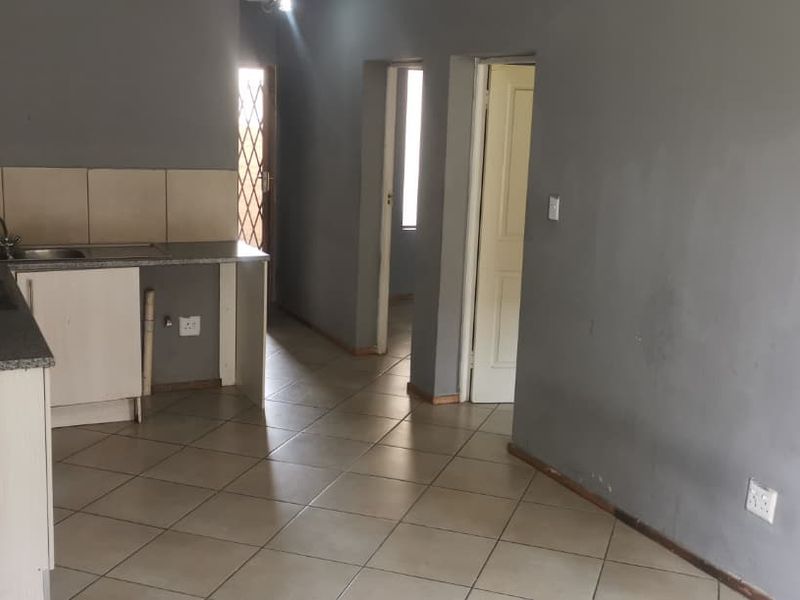 Open-Plan Living in a Delightful 2-Bedroom Home!! - Photo 4