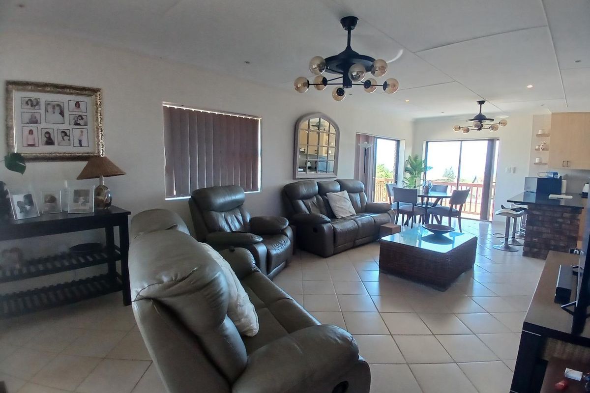 Stunning Modern Home with Sea View - Photo 5