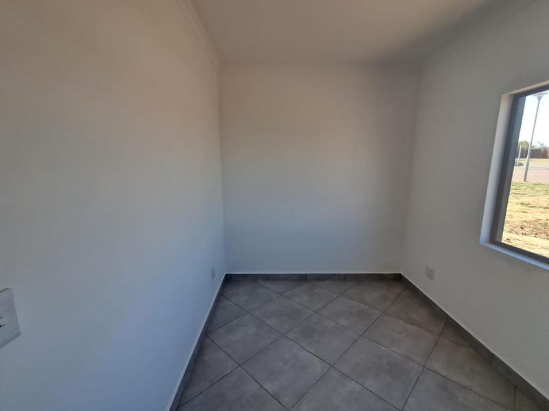 Modern Enclosed Estate Parkdene - Photo 7