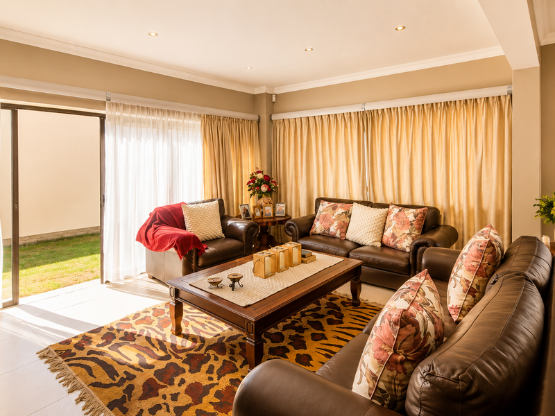 A HOME DESIGNED FOR LIVING AND ENTERTAINING - Photo 10