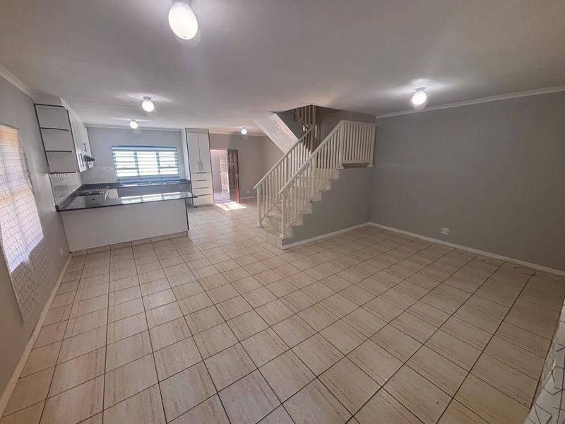 3 Bedroom Unit for Rent in Prime Malvern !! - Photo 4