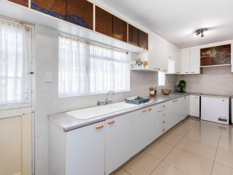Duel living couldnt be more exciting than this gorgeous family home. - Photo 7