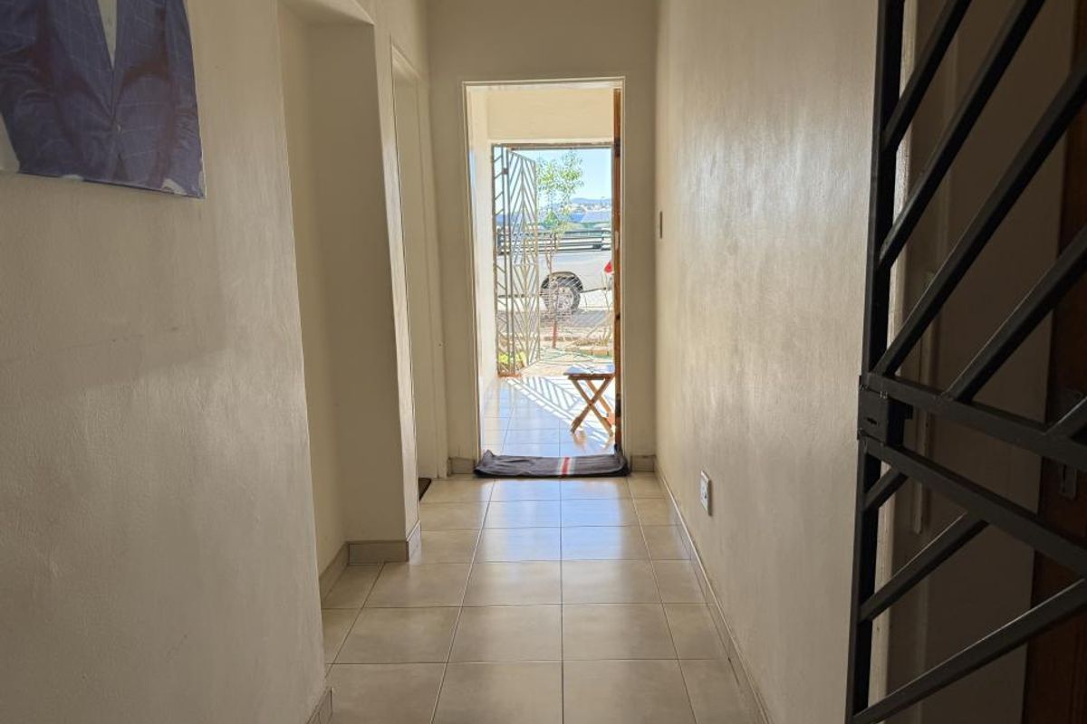 3-Bedroom, 3-Bathroom Osona House For Sale - Photo 5