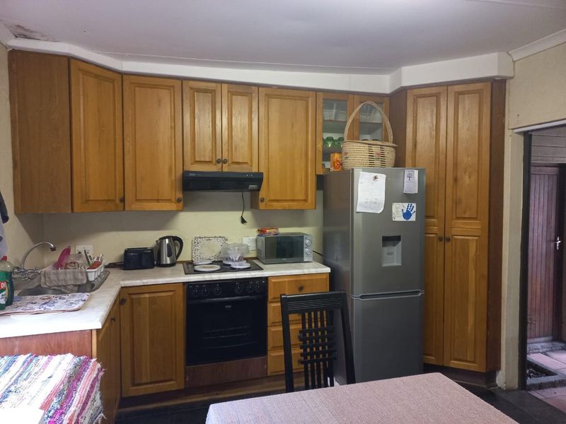 Spacious Family Home with Granny Flat – Your Dream Lifestyle Awaits! - Photo 3