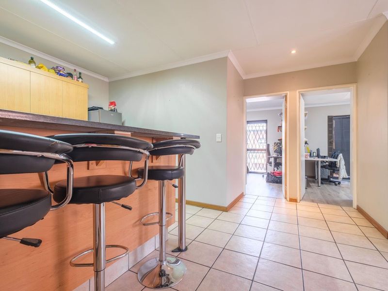 Two bedroom two bathroom apartment in fantastic condition - Hatfield - Photo 5