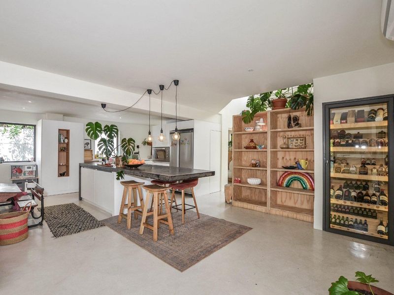 Spacious Beachside Family Retreat – 350m from the Ocean - Photo 5