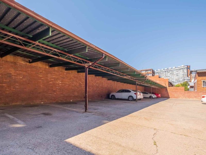 Spacious 5-Bedroom Apartment - Photo 9