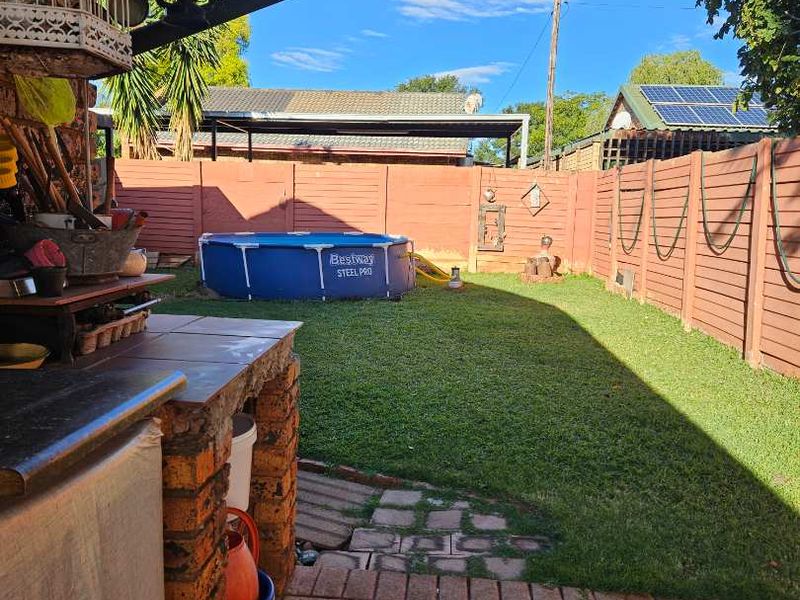 2 bedroom house in theresapark priced to go!!! - Photo 5