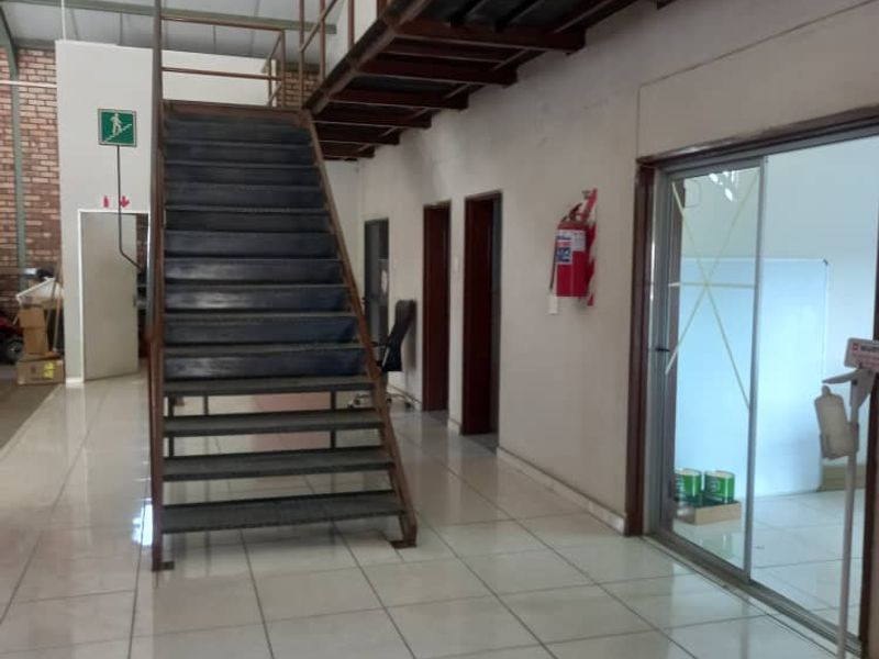 PRIME COMMERCIAL SPACE TO LET - Photo 8