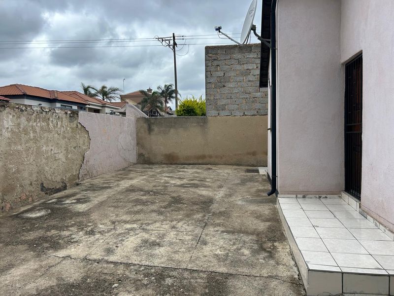 Ebony Park - R 950 000 2 beds , 1 bath - Photo 3