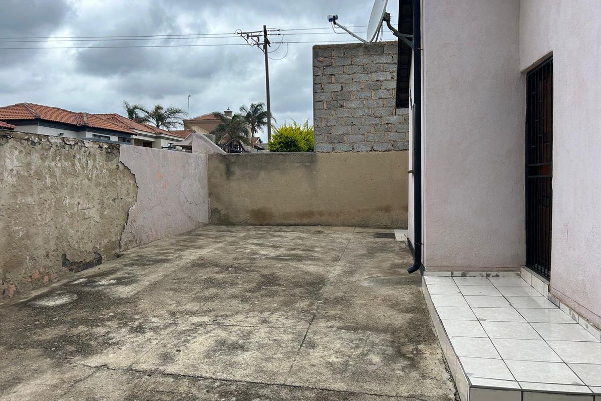 Ebony Park - R 950 000 2 beds , 1 bath - Photo 3