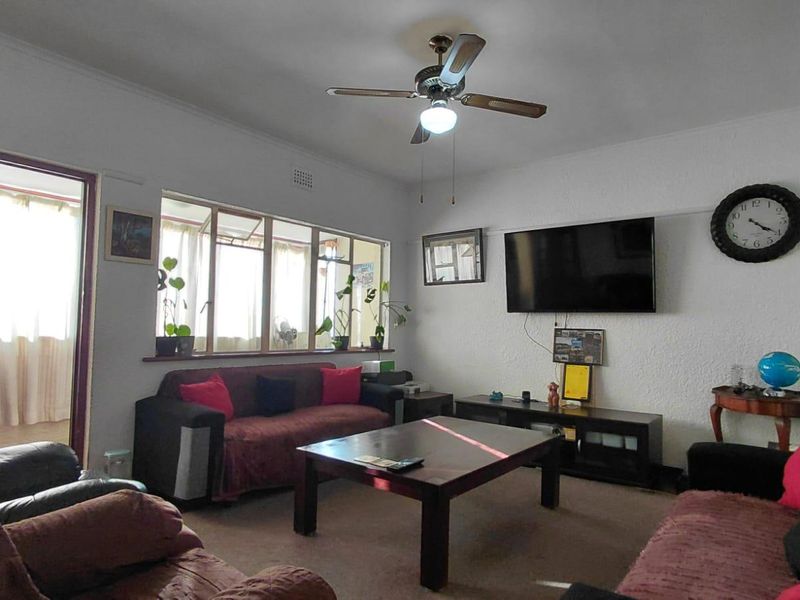 Spacious 3 bedroom Apartment with Garage - Photo 6