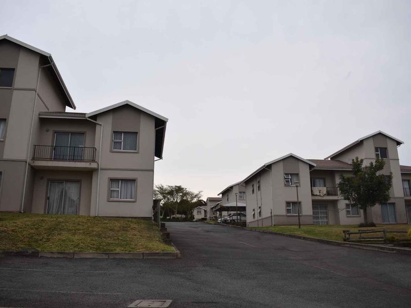 Well positioned apartment in sought ater complex! - Photo 2