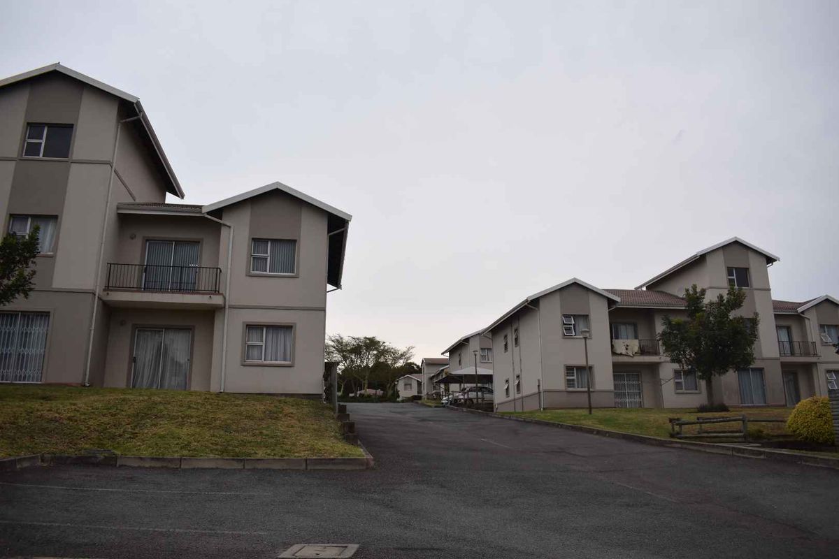 Well positioned apartment in sought ater complex! - Photo 2