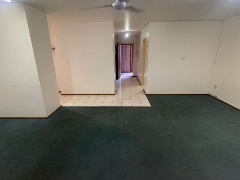 Spacious apartment with potential - Photo 2