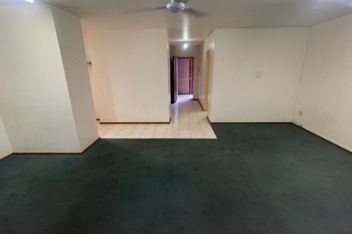 Spacious apartment with potential - Photo 2