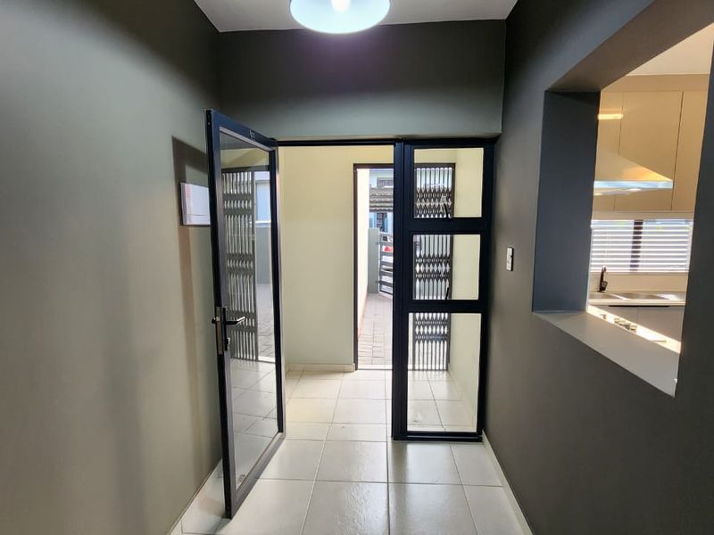 Catch it if you can ! – Stunning 3-Bedroom Townhouse to rent in Waterval East, Rustenburg - Photo 4