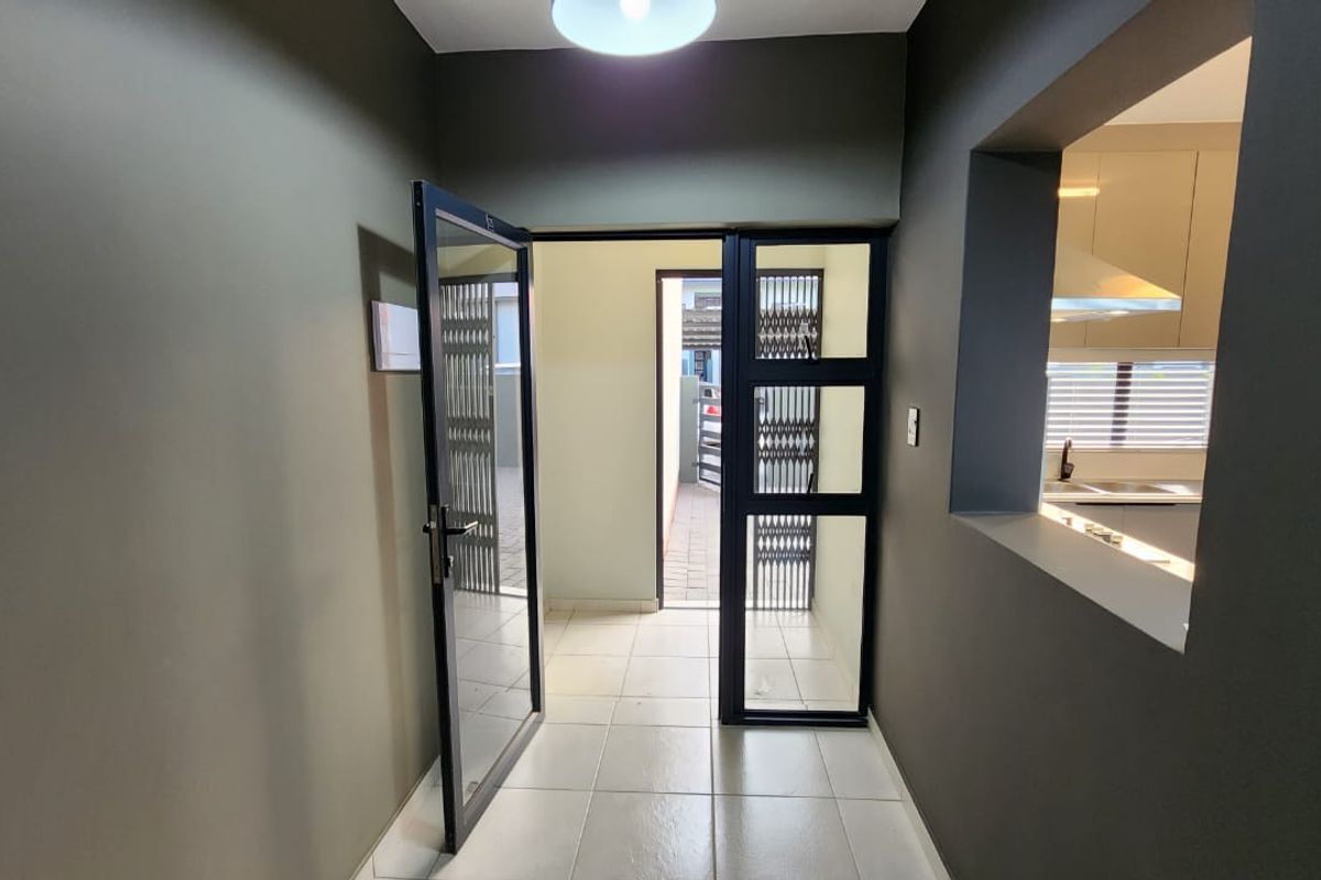 Catch it if you can ! – Stunning 3-Bedroom Townhouse to rent in Waterval East, Rustenburg - Photo 4