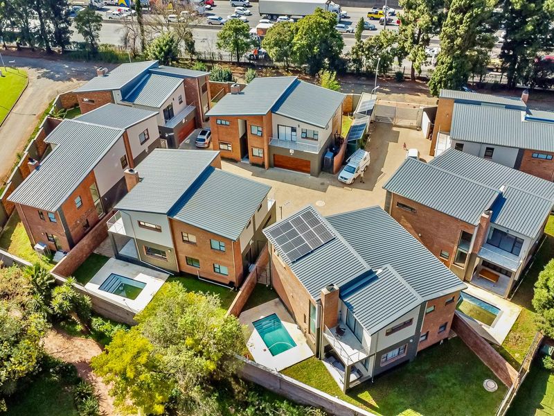 NEWLY DEVELOPED MODERN HOME IN A BOOMED OFF AREA AND SECURE ESTATE - Photo 2