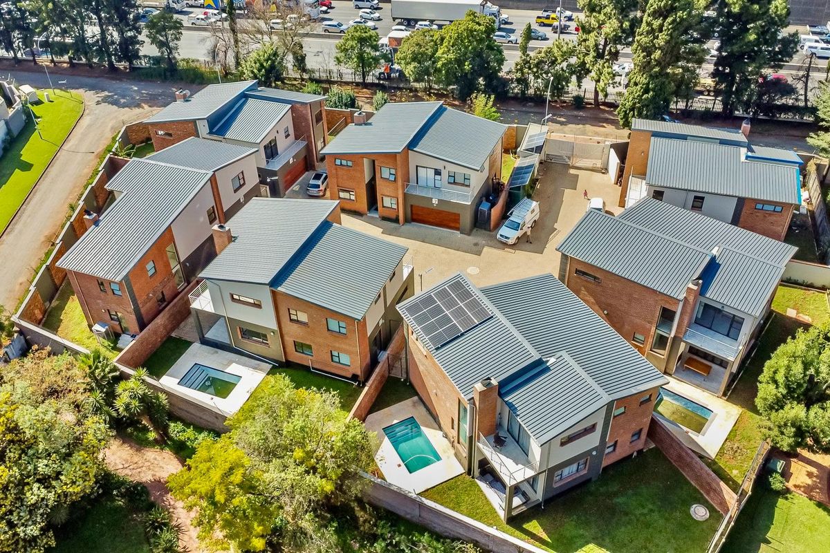 NEWLY DEVELOPED MODERN HOME IN A BOOMED OFF AREA AND SECURE ESTATE - Photo 2