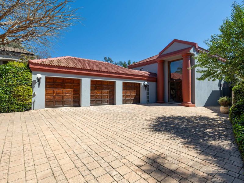 AN EXCEPTIONAL CONTEMPORARY MASTERPIECE OVERLOOKING THE LAKE & GOLF COURSE - Photo 4