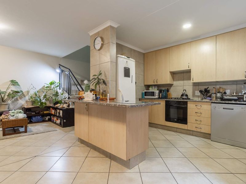 Four bedroom duplex in double security estate - Oukraal Estate - Tijger Vallei - Photo 8