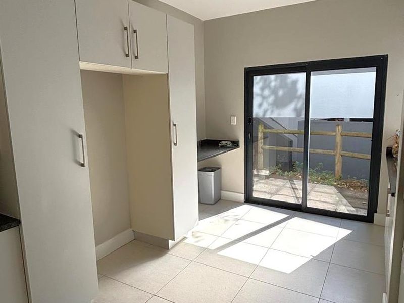 Coastal Estate Townhouse with Garden - Photo 10