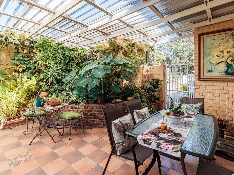 Stunning 3 bed 2 bath home for sale - Photo 9