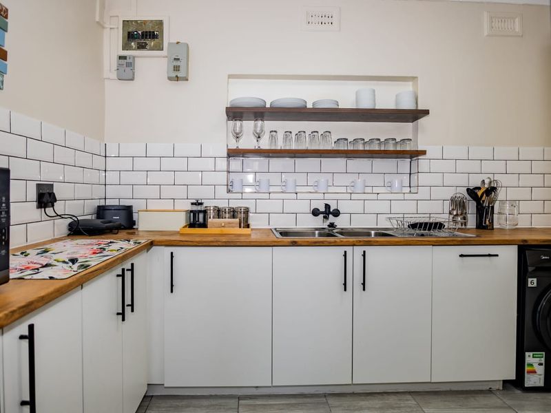 Secure & Convenient: Olive House Awaits You - Photo 10