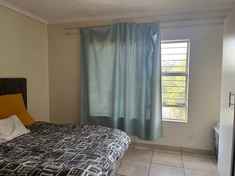 Perfect Easter gift to yourself or your family. 3-Bedroom Apartment in Ferndale, Randburg - Photo 9