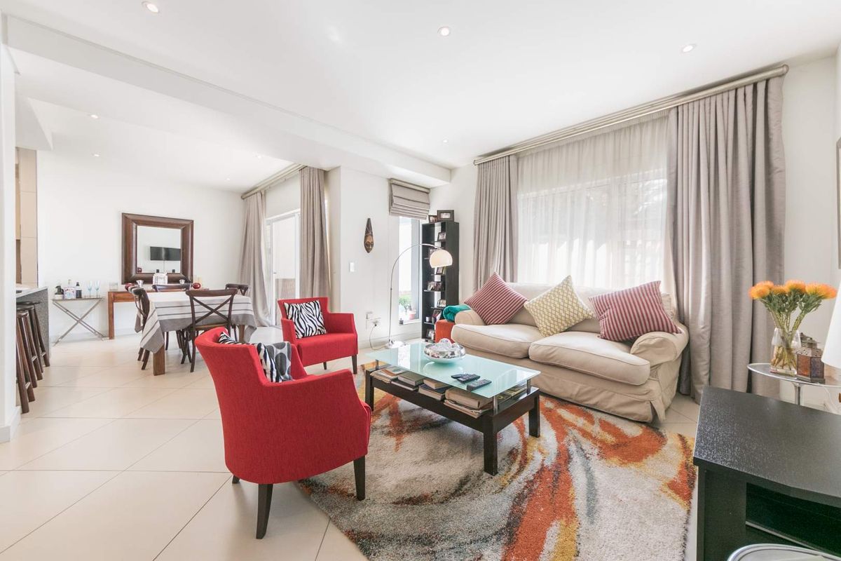 3 Bedroom Townhouse/Cluster For Sale in Edenburg,Sandton - Photo 4