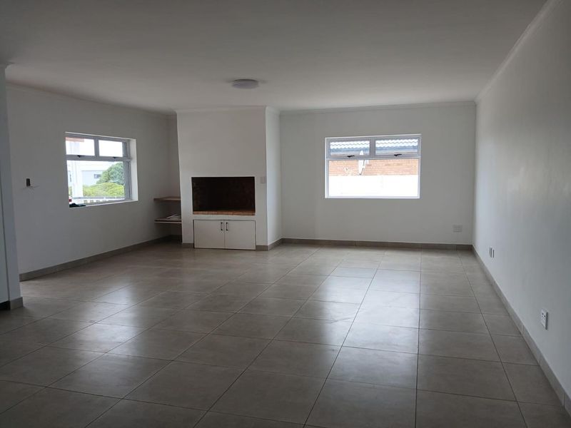 3 Bedroom home with open-plan living - Photo 6