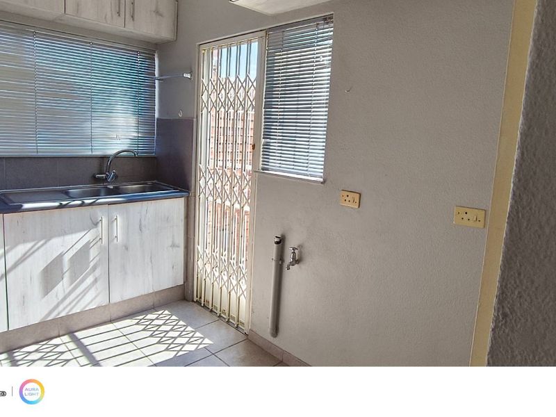 Pet Friendly Simplex for sale in Brackenhurst - Photo 8