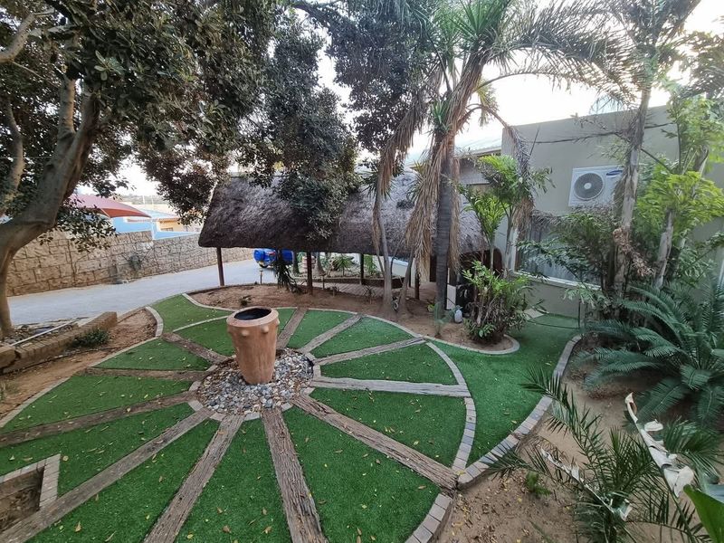 5 Bedroom Freestanding House with Flat 🤩 - Photo 9