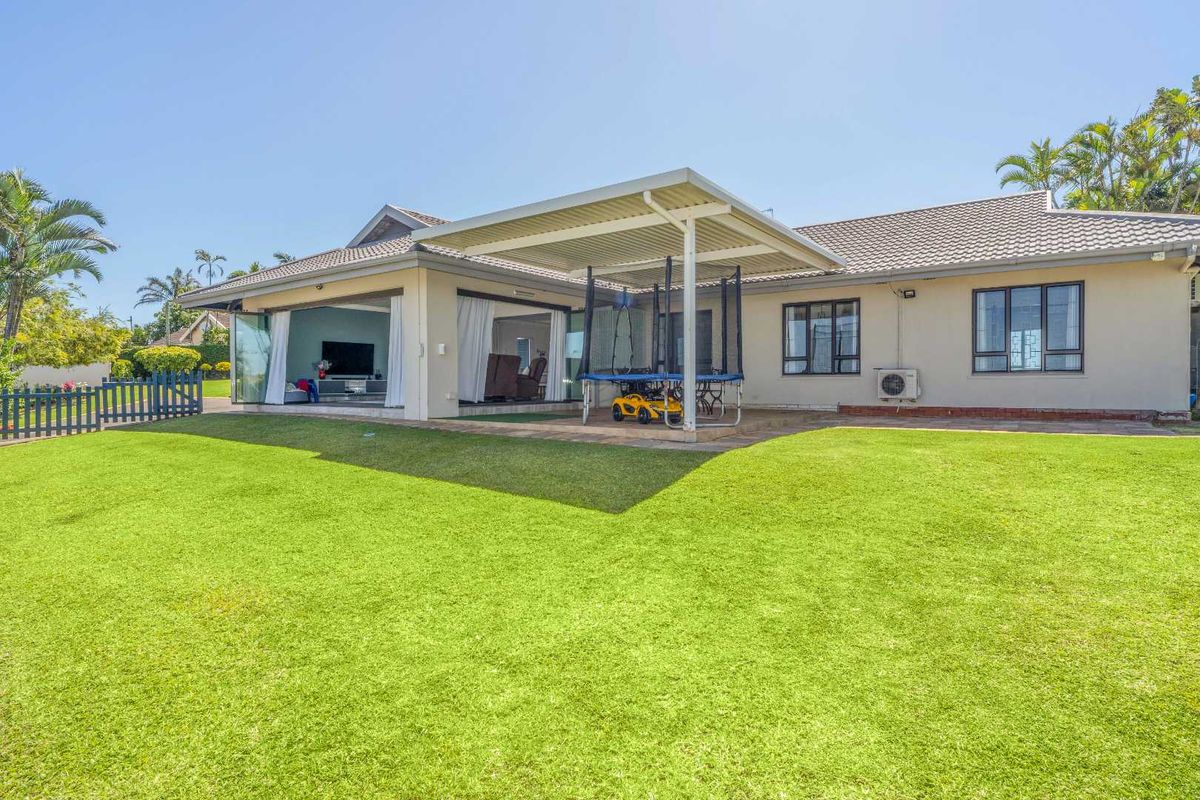 Immaculate, renovated home on pancake flat land with magnificent ocean views! - Photo 3