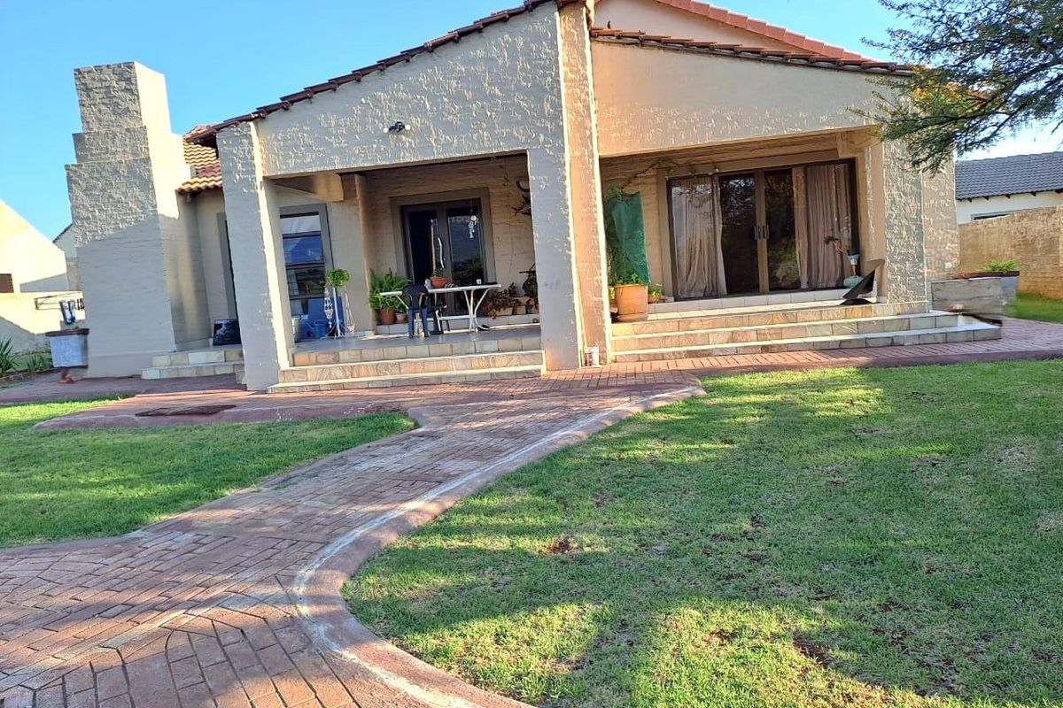 Modern 3 Bedroom Family Home in La Camargue Country Estate - Photo 3