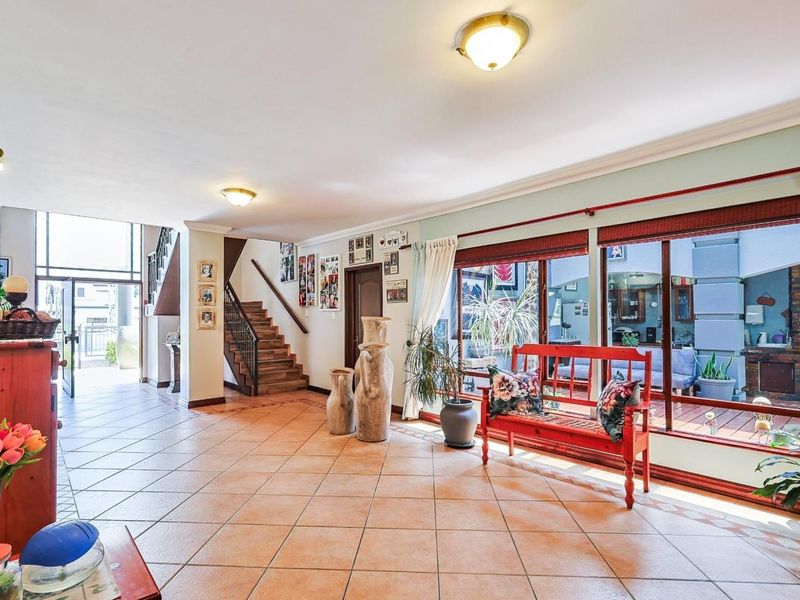 Sophisticated Family Residence Offering Style, Space and Comfort - Woodhill Golf Estate - Photo 10