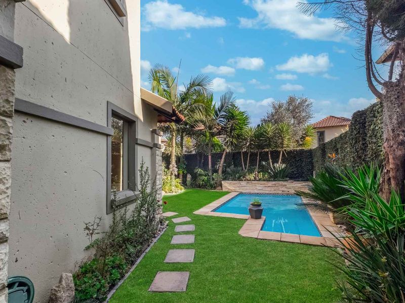 Exquisite 3-Bedroom 2 Bathroom Family Home in a Secure Complex - Photo 10