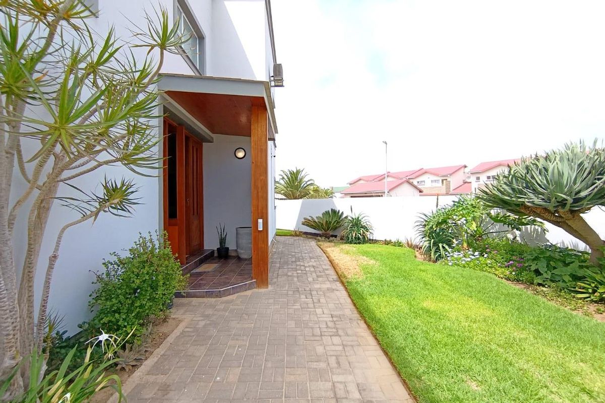 Family home for sale in Swakopmund - Vogelstrand - Swakopmund - Photo 2