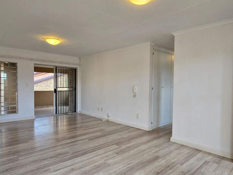 Spacious First-Floor Living in The Wilds Estate – Comfort, Security & Lifestyle - Photo 2