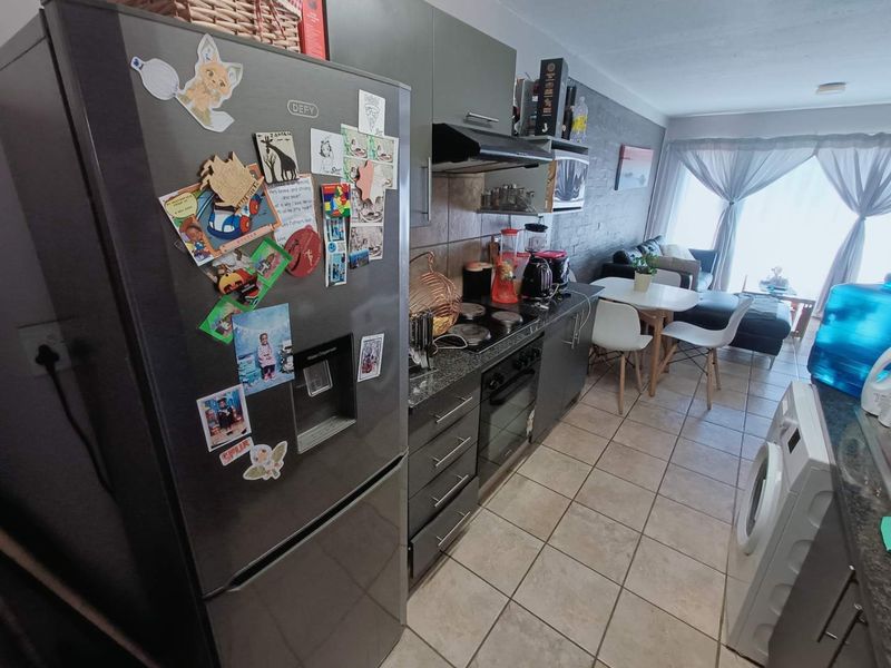 BEAUTIFUL FIRST FLOOR APARTMENT FOR SALE IN ROOIHUISKRAAL!!!!!! - Photo 3