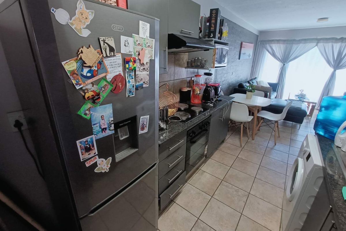 BEAUTIFUL FIRST FLOOR APARTMENT FOR SALE IN ROOIHUISKRAAL!!!!!! - Photo 3