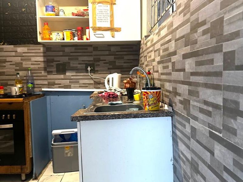 Step into comfort and convenience with this beautifully maintained 3-bedroom flat, perfectly designed for modern living. - Photo 5