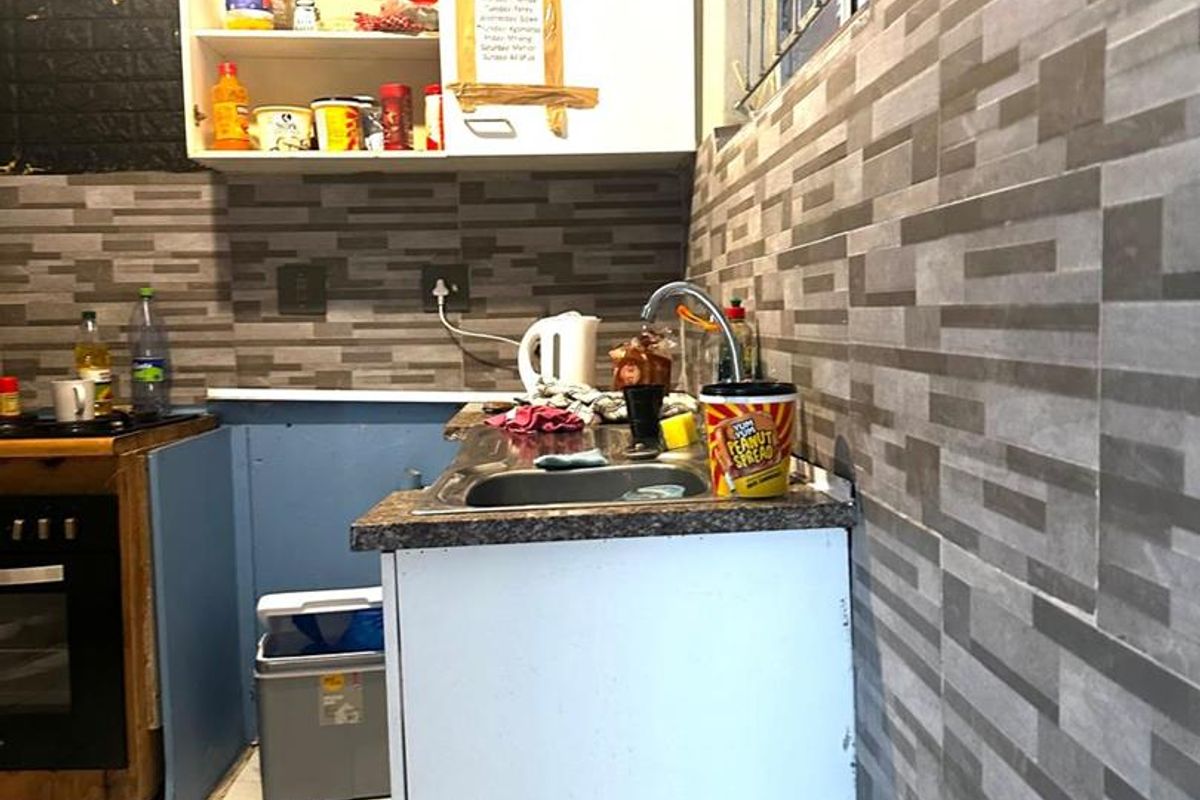 Step into comfort and convenience with this beautifully maintained 3-bedroom flat, perfectly designed for modern living. - Photo 5