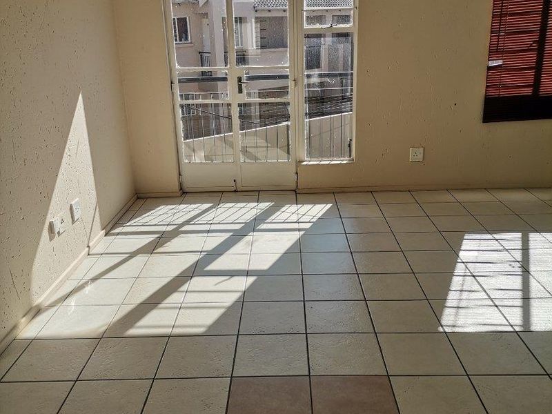 Bachelor Apartment for Sale in ParkView Apartments Boksburg - Photo 4
