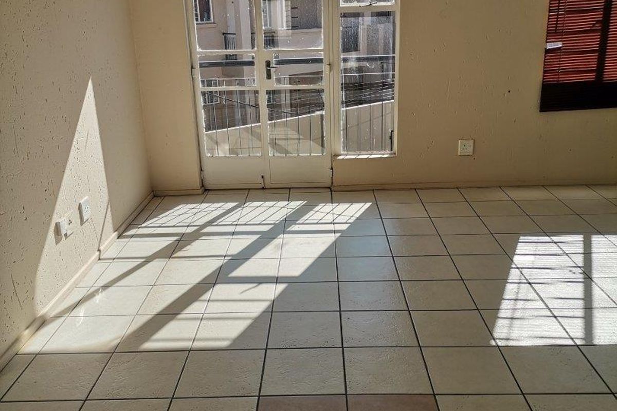 Bachelor Apartment for Sale in ParkView Apartments Boksburg - Photo 4