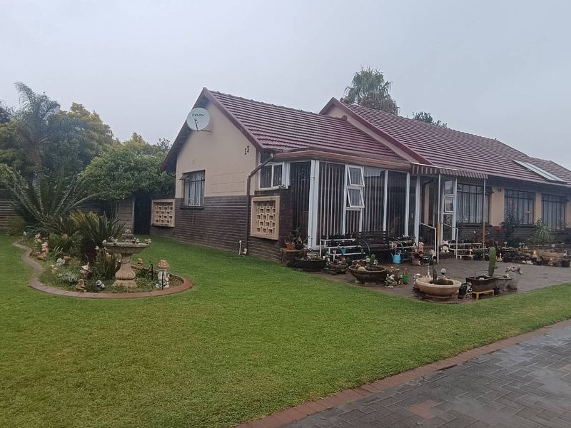 "Kempton Park Family Home with Income Potential!" - Photo 2