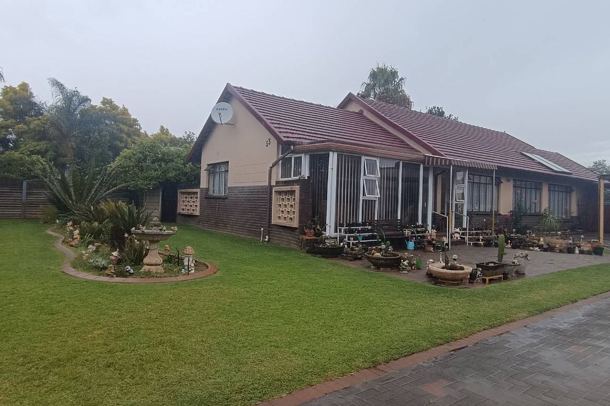"Kempton Park Family Home with Income Potential!" - Photo 2
