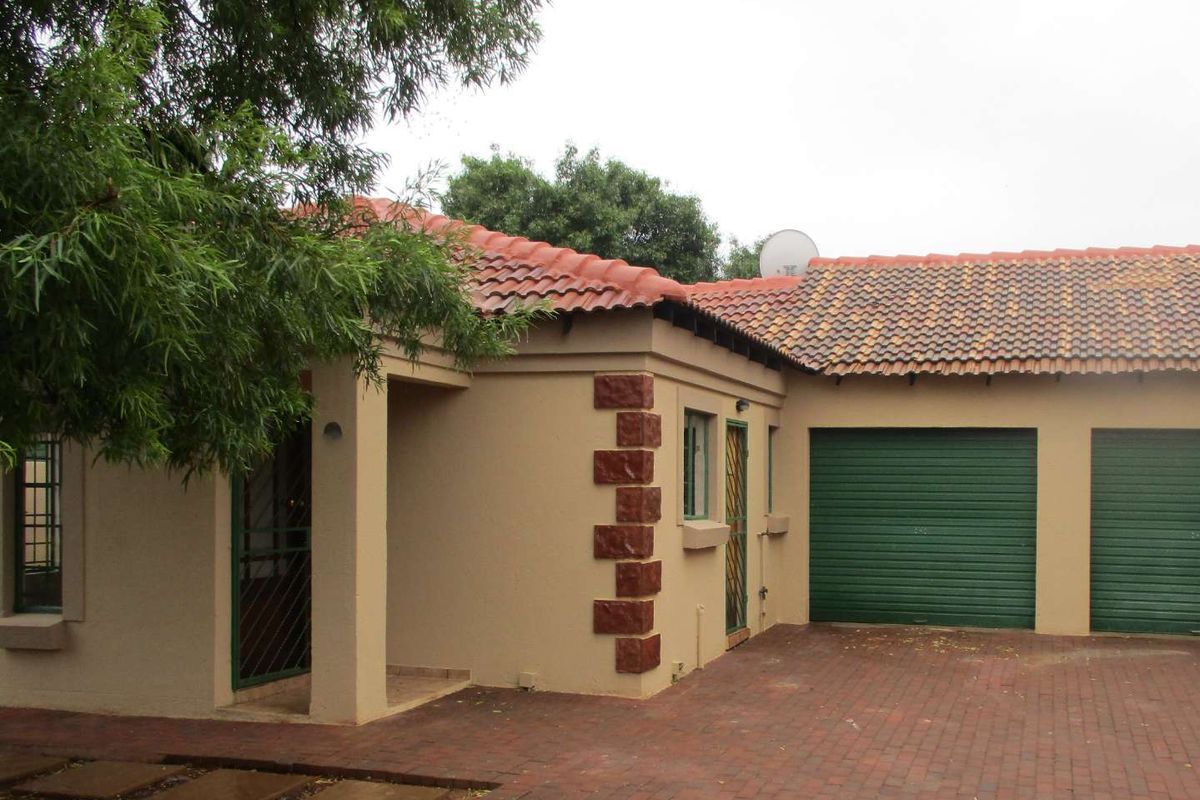 FAMILY HOME FOR SALE IN SECURE ESTATE - Photo 2