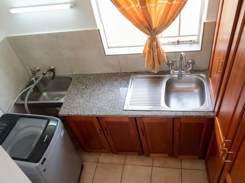 Charming Duplex with Private Garden Near Pretoria North Shops - Photo 6